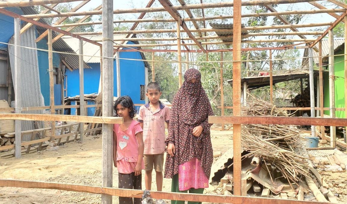 ছাগলনাইয়ায় বন্যার ধকলে এখনো গৃহহীন নাজমা